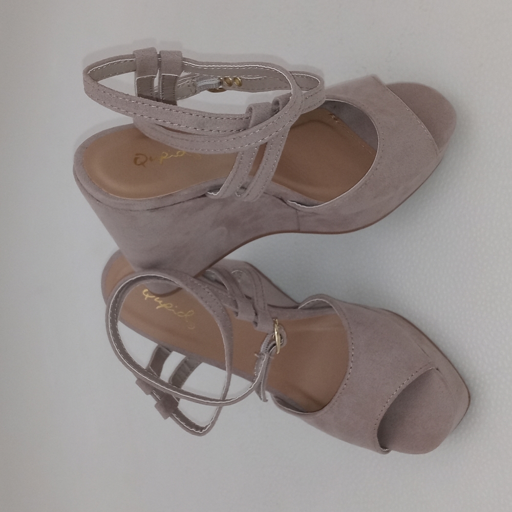 Qupid platform sandals . Size 6-1/5
